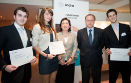 Semifinalistas (UPM Madrid. Industriales) con Emma Fernández y Miguel Pardeza.